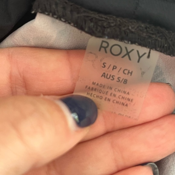 ROXY floral pattern board shorts / swim bottoms - Picture 5 of 5